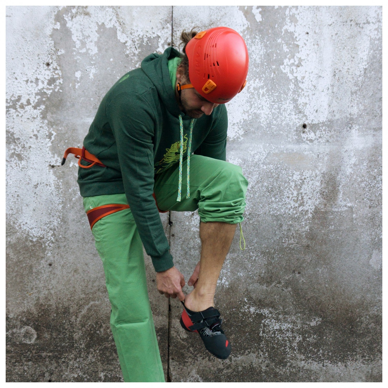  Titan - Climbing Helmet